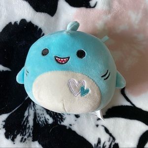 KellyToy 2022 Squishmallow 5 inch Rey the Valentine Blue Shark